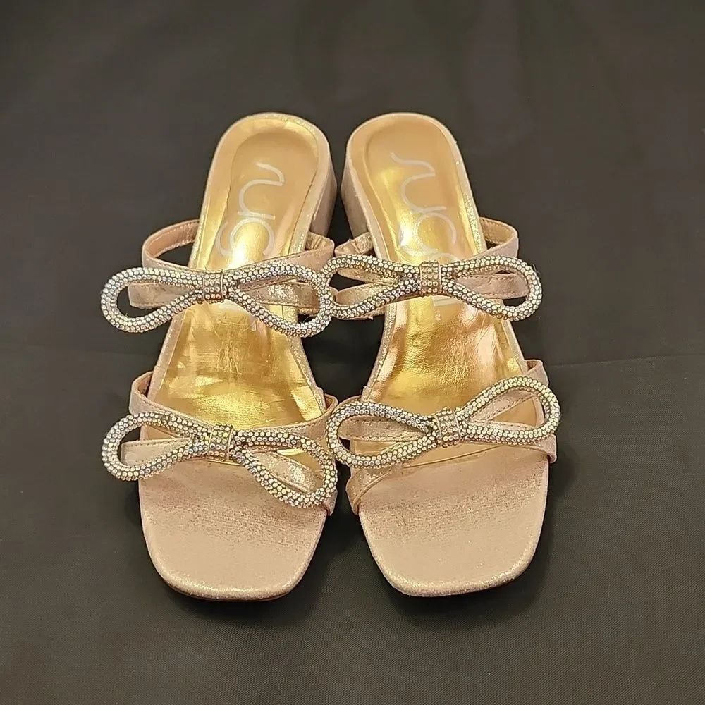 BRAND NEW SUGAR JONE NEW YORK DOUBLE RHINESTONE EMBELLISHMENTS BOWNOT SANDAL